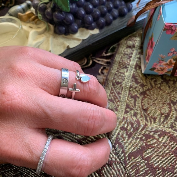 Beautiful 925 silver Cross dangling heart adjustable ring - Picture 5 of 7